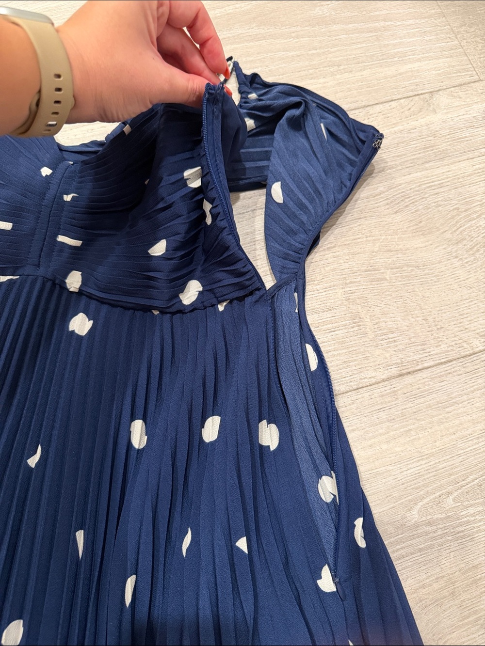 Astr the Label Blythe Navy Polka Dot Pleated Maxi Dress Medium - Picture 8 of 9